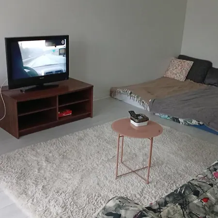 One Bedroom With Kitchen Close To Centrum להטי