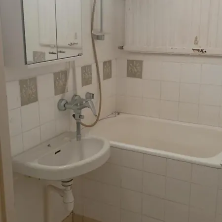 One Bedroom With Kitchen Close To Centrum * להטי
